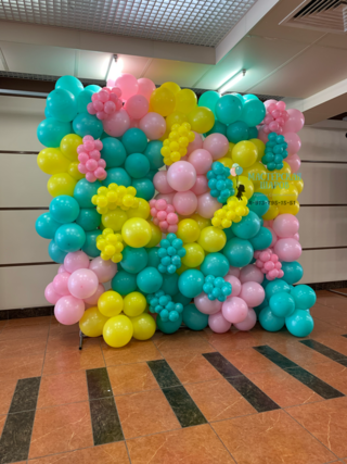 Фотозона из воздушных шаров. Стена из воздушных шаров 
