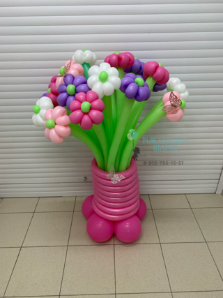 Большой Букет цветов из воздушных шаров на подставке 
