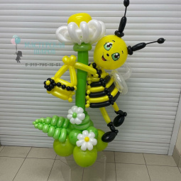 Очаровательная пчёлка